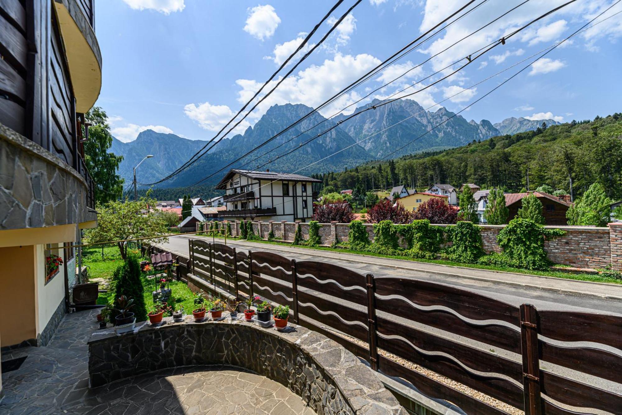 Casa Ramino Hotel Busteni Bagian luar foto