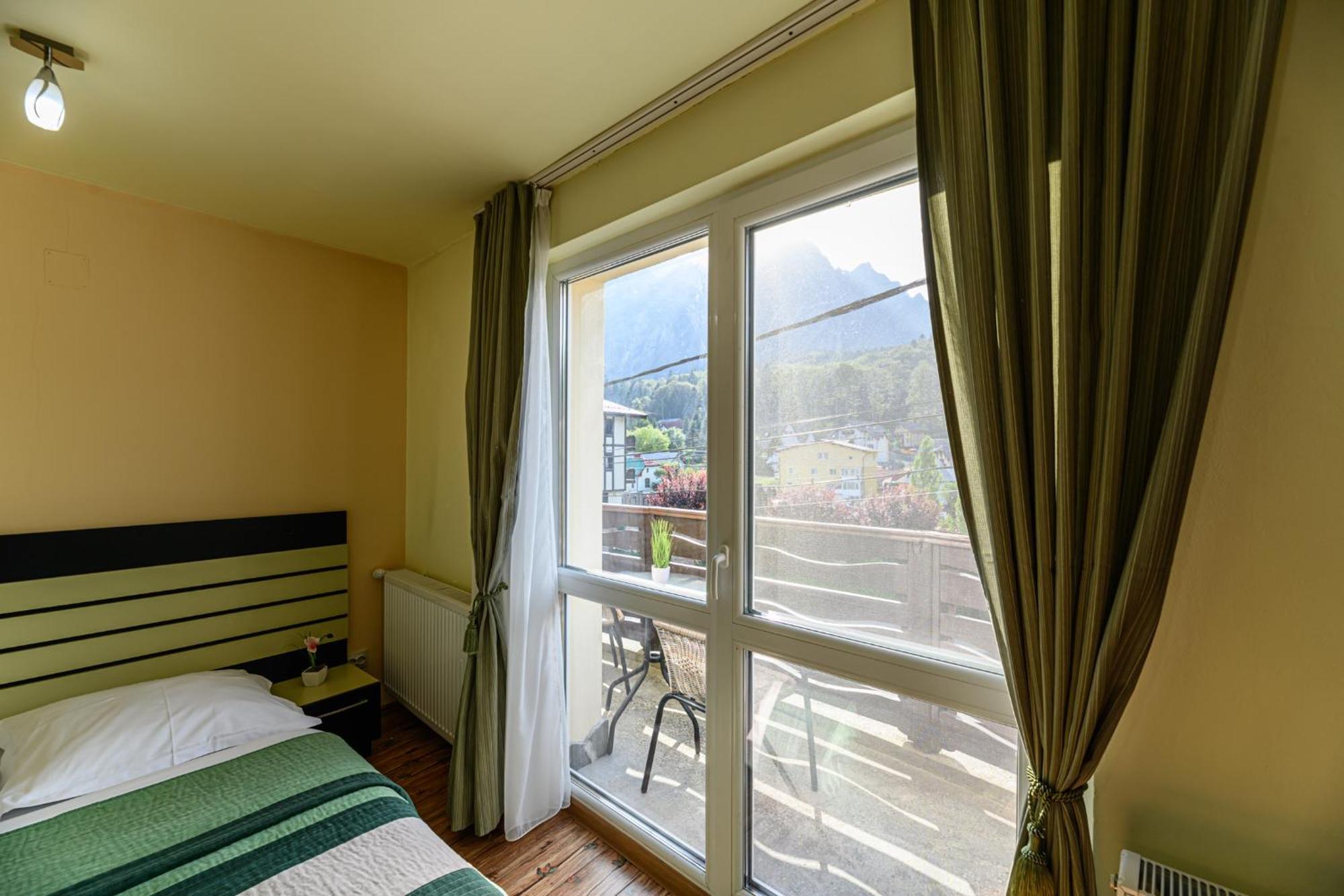 Casa Ramino Hotel Busteni Bagian luar foto