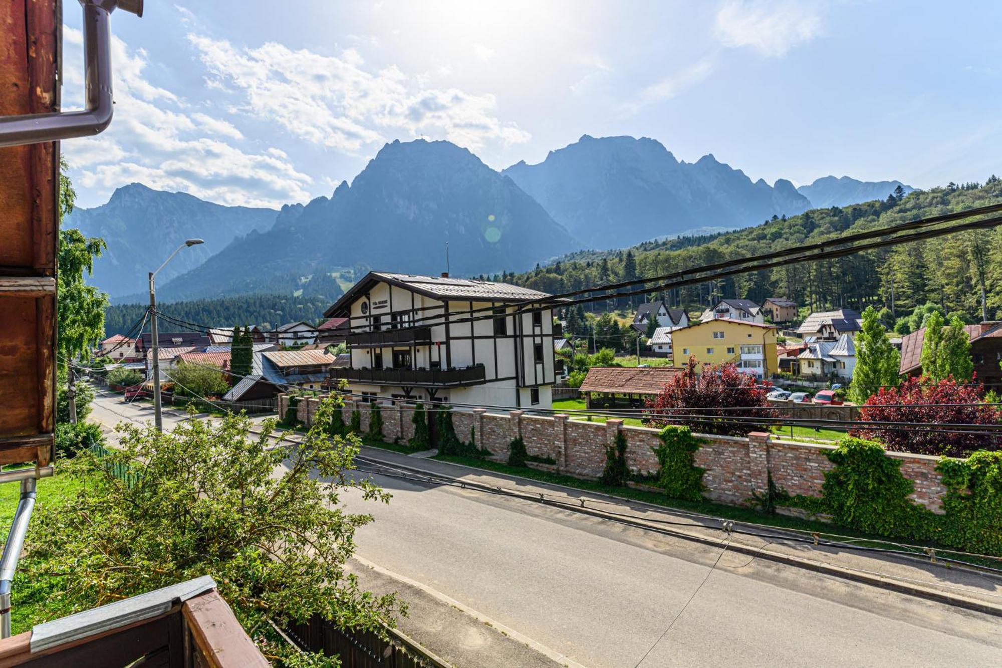 Casa Ramino Hotel Busteni Bagian luar foto