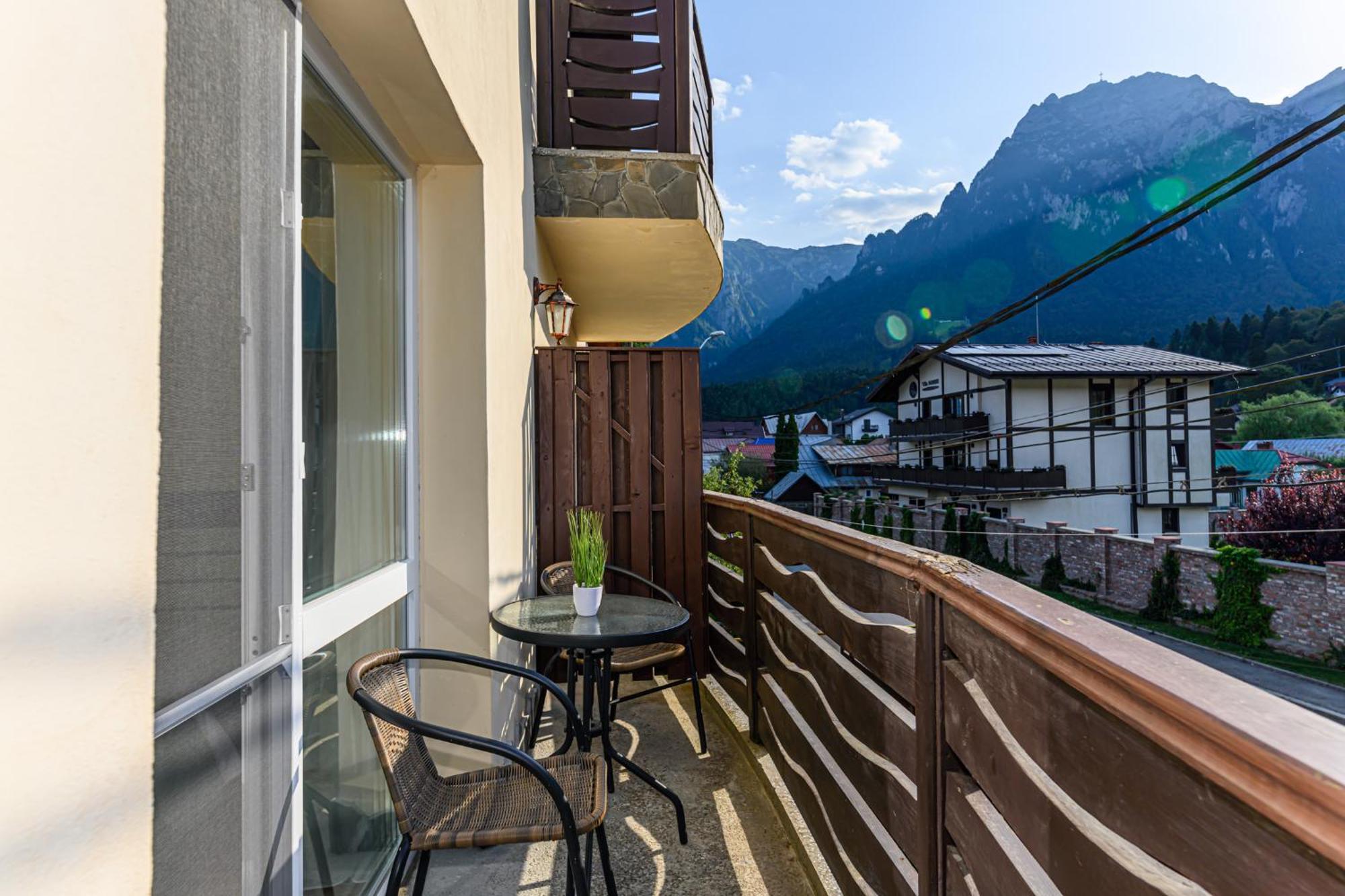 Casa Ramino Hotel Busteni Bagian luar foto